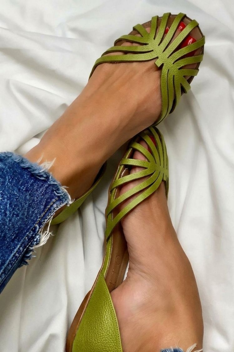 Black Cut-out Sandals with Round Toe in Solid Colour