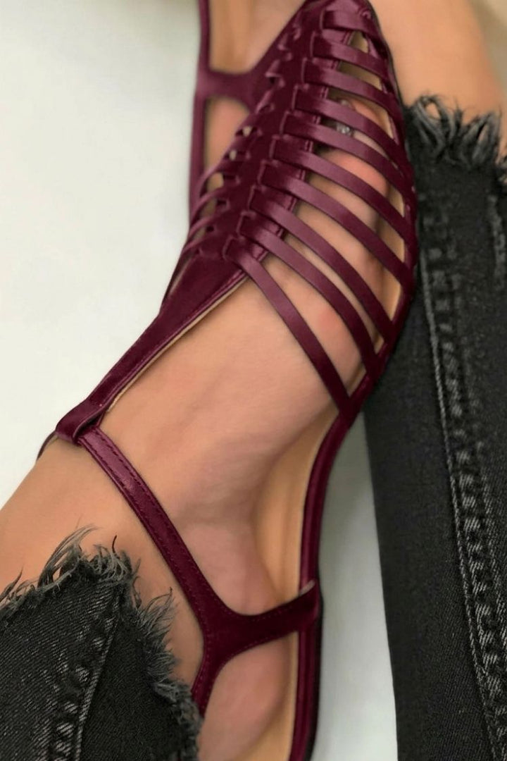 Essential Casual Cut-Out Black Pointed Sandals with T-Strap