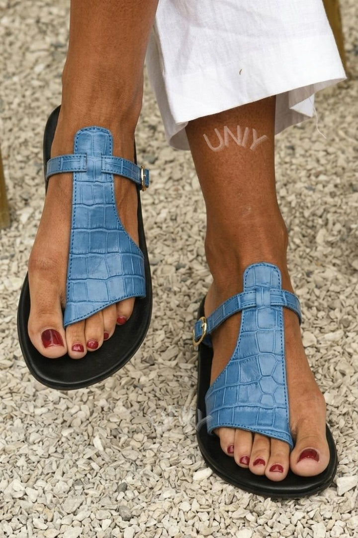 Crocodile effect flip-flops with strap and buckle on the ankle