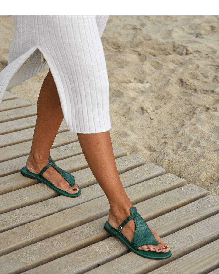 Crocodile effect flip-flops with strap and buckle on the ankle