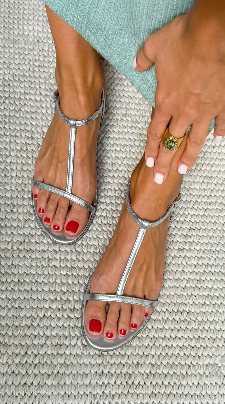 Metallic Summer Flat Sandals with T-Strap