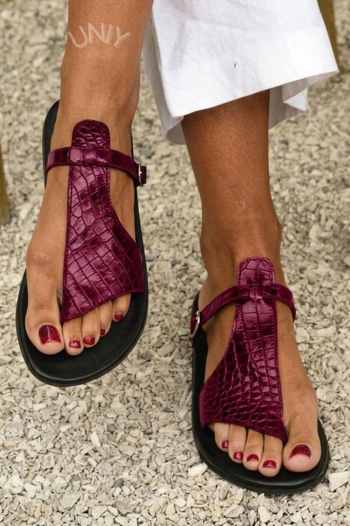 Crocodile effect flip-flops with strap and buckle on the ankle