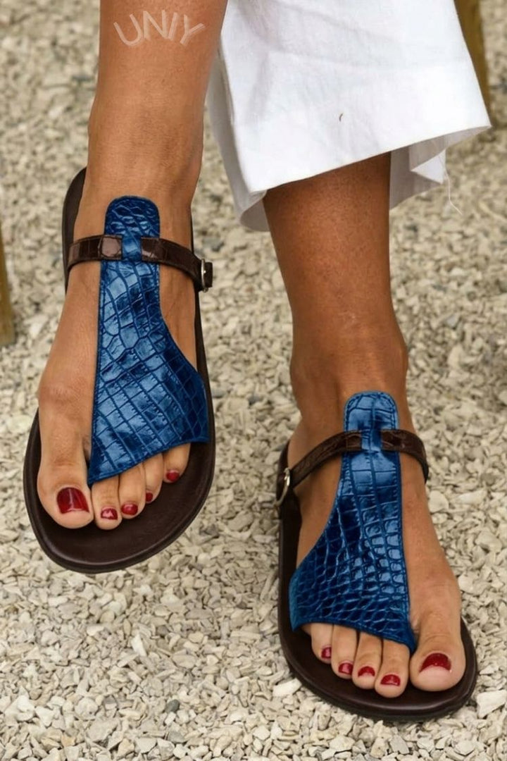 Crocodile effect flip-flops with strap and buckle on the ankle