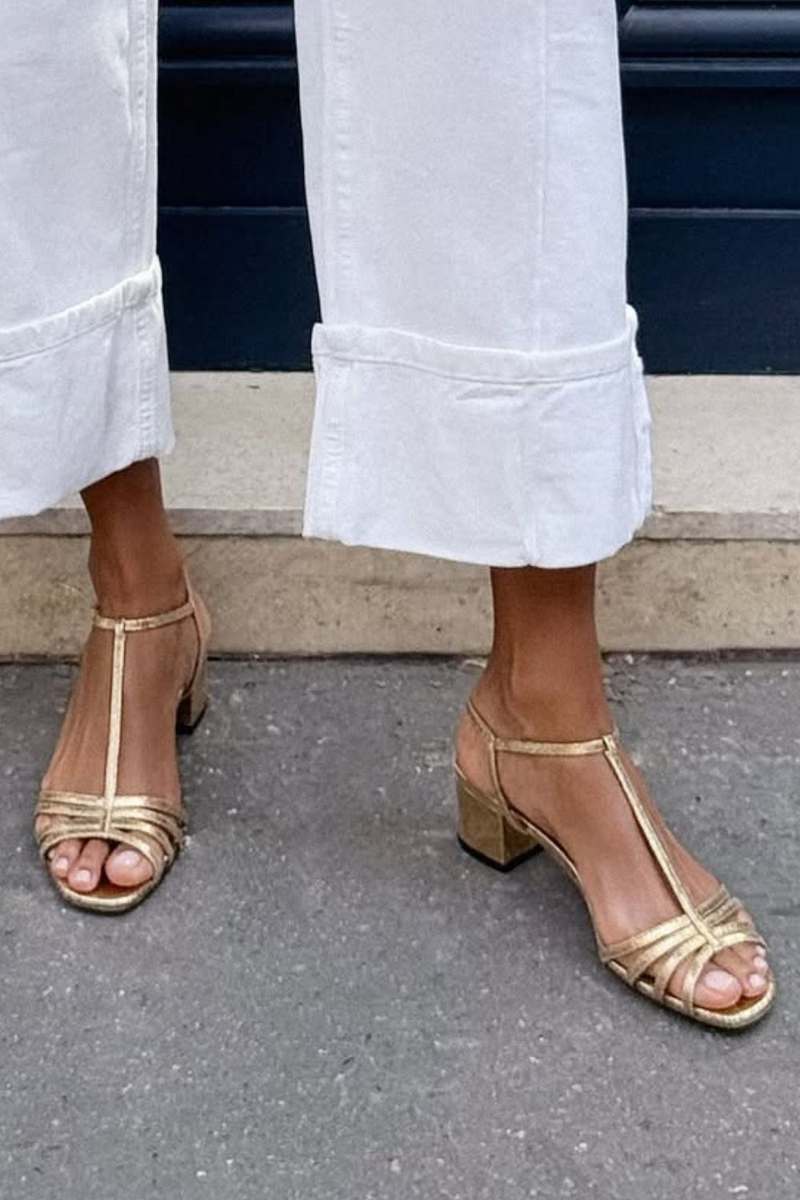 Metallic sandals with buckle, T-strap and block heel