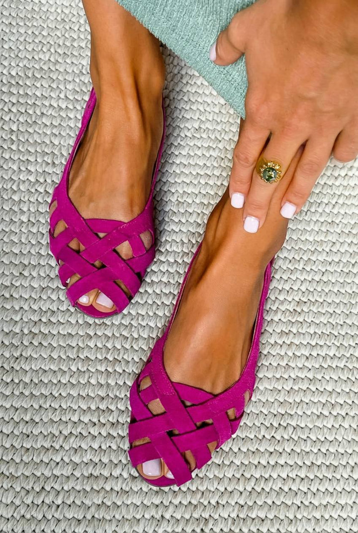 Casual Low Woven Peep Toe Sandals with Crossed Straps